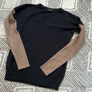 NWOT Theory 100% Cashmere V Neck sweater SZ M ❤️❤️❤️